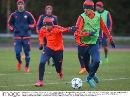 MOSCOW REGION, RUSSIA. OCTOBER 20, 2015. CSKA s Zoran Tosic and Viktor Vasin (L-R front) during a training session ahead of a 2015 16 UEFA Champions League Group Stage match against Manchester United ManU FC (England). Sergei Fadeichev TASS  TS010345