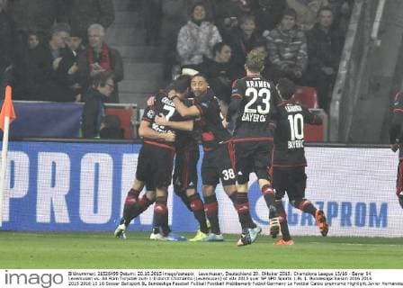 Leverkusen, Deutschland 20. Oktober 2015: Champions League 15 16 - Bayer 04 Leverkusen vs. AS Rom Torjubel zum 1:0 durch Chicharito (Leverkusen) ot