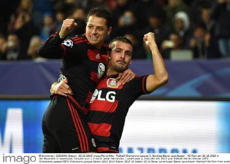 Fußball Champions League 3. Spieltag Bayer Leverkusen - AS Rom am 20.10.2015 in der BayArena in Leverkusen Torjubel zum 1:0 durch Javier Hernandez ( Leverkusen ), links xRx