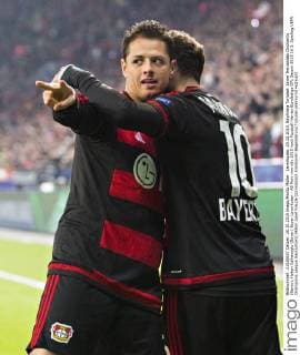Leverkusen, 20.10.2015, BayArena Torjubel: Javier Hernandez Chicharito (Bayer), Hakan Calhanoglu (Bayer) Bayer Leverkusen - AS Rom mm