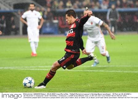 Fußball Champions League 3. Spieltag Bayer Leverkusen - AS Rom am 20.10.2015 in der BayArena in Leverkusen Javier Hernandez ( Leverkusen ) schießt einen Elfmeter zum 1:0 xRx
