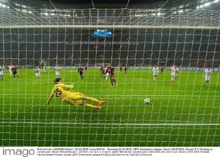 Dienstag 20.10.2015, UEFA Champions League, Saison 2015 2016, Gruppe E 3. Spieltag in Leverkusen, Bayer 04 Leverkusen - AS Rom, tor zum 1:0 durch Javier Hernandez (Leverkusen) DeFodi001