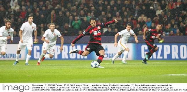 Leverkusen Javier Chicharito Hernandez ( 7, Bayer 04 Leverkusen) verwandelt den Elfmeter zum 1:0 Bayer 04 Leverkusen - AS Rom, Fussball, Champions League, Spieltag 3, Gruppe E, 20.10.2015 Deutzmann Eibner Copyright: Deutzmann Eibner-Pressefoto EP_CDN