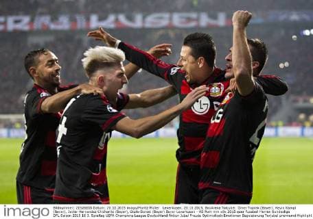 Leverkusen, 20.10.2015, BayArena Torjubel: Ömer Toprak (Bayer), Kevin Kampl (Bayer), Javier Hernandez Chicharito (Bayer), Giulio Donati (Bayer) Bayer Leverkusen - AS Rom mm
