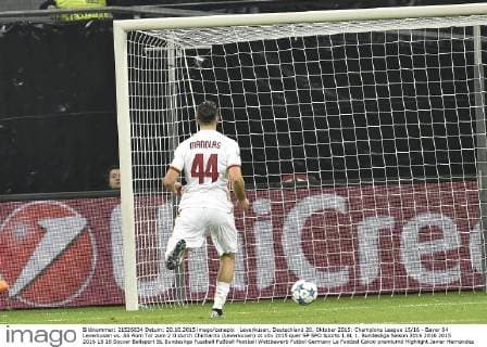 Leverkusen, Deutschland 20. Oktober 2015: Champions League 15 16 - Bayer 04 Leverkusen vs. AS Rom Tor zum 2:0 durch Chicharito (Leverkusen) ot