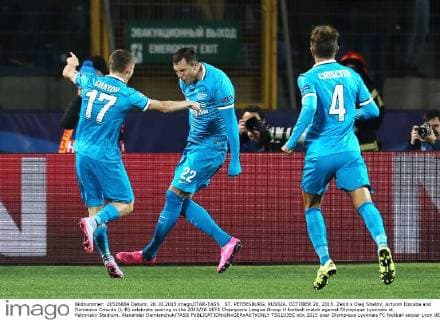 ST. PETERSBURG, RUSSIA. OCTOBER 20, 2015. Zenit s Oleg Shatov, Artyom Dzyuba and Domenico Criscito (L-R) celebrate scoring in the 2015 16 UEFA Champions League Group H football match against Olympique Lyonnais at Petrovsky Stadium. Alexander Demianchuk TASS  TS01035C
