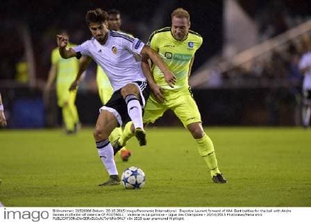 Depoitre Laurent forward of KAA Gent battles for the ball with Andre Gomes midfielder of Valencia CF FOOTBALL : Valence vs La gantoise - Ligue des Champions - 20 10 2015 Photonews Panoramic 