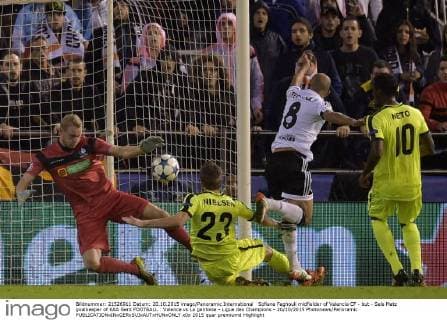 Sofiane Feghouli midfielder of Valencia CF - but - Sels Matz goalkeeper of KAA Gent FOOTBALL : Valence vs La gantoise - Ligue des Champions - 20 10 2015 Photonews Panoramic 