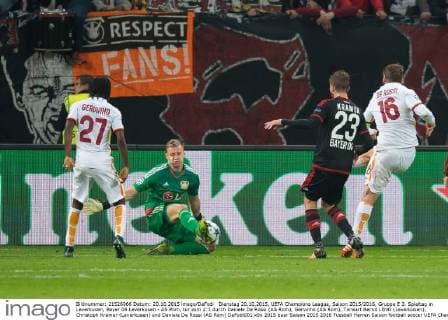 Dienstag 20.10.2015, UEFA Champions League, Saison 2015 2016, Gruppe E 3. Spieltag in Leverkusen, Bayer 04 Leverkusen - AS Rom, tor zum 2:1 durch Daniele De Rossi (AS Rom), Gervinho (AS Rom), Torwart Bernd LENO (Leverkusen), Christoph Kramer (Leverkusen) und Daniele De Rossi (AS Rom) DeFodi001