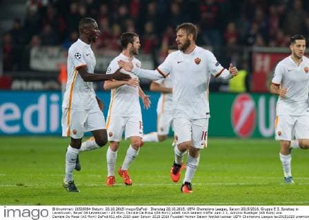 Dienstag 20.10.2015, UEFA Champions League, Saison 2015 2016, Gruppe E 3. Spieltag in Leverkusen, Bayer 04 Leverkusen - AS Rom, Daniele De Rossi (AS Rom) jubelt nach seinem treffer zum 2:1, Antonio Ruediger (AS Rom) und Daniele De Rossi (AS Rom) DeFodi001