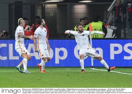Fußball Champions League 3. Spieltag Bayer Leverkusen - AS Rom am 20.10.2015 in der BayArena in Leverkusen Torjubel zum 2:2 durch Daniele De Rossi ( Rom ), rechts xRx