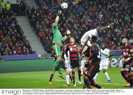 Leverkusen, Deutschland 20. Oktober 2015: Champions League 15 16 - Bayer 04 Leverkusen vs. AS Rom Torwart Bernd Leno (Leverkusen) ot