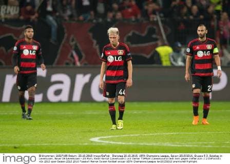 Dienstag 20.10.2015, UEFA Champions League, Saison 2015 2016, Gruppe E 3. Spieltag in Leverkusen, Bayer 04 Leverkusen - AS Rom, Kevin Kampl (Leverkusen) und Oemer TOPRAK (Leverkusen) nach dem gegen treffer zum 2:2 DeFodi001