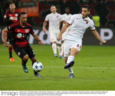 Leverkusen, Fussball, UEFA Champions League, Saison 2015 2016, Bayer 04 Leverkusen vs AS Rom, 20.10.2015, Bayarena Leverkusen ,Karim Bellarabi Bayer 04 Leverkusen, kosta manolas