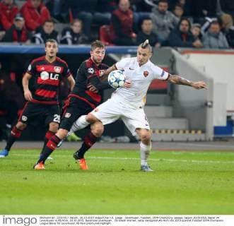 Leverkusen, Fussball, UEFA Champions League, Saison 2015 2016, Bayer 04 Leverkusen vs AS Rom, 20.10.2015, Bayarena Leverkusen , Christoph Kramer, radja nainggolan AS Rom