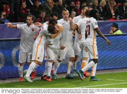 Champions-League: Bayer 04 Leverkusen--AS Rom 3.Spltg. Jubel bei den Römern nach dem 2:2 Ausgleich durch Daniele De Rossi (ASR,16). Champions-League: Bayer 04 Leverkusen--AS Rom 3.Spltg.