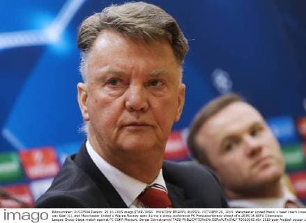 MOSCOW REGION, RUSSIA. OCTOBER 20, 2015. Manchester United ManU s head coach Louis van Gaal (L), and Manchester United s Wayne Rooney seen during a press conference PK Pressekonferenz ahead of a 2015 16 UEFA Champions League Group Stage match against FC CSKA Moscow. Sergei Savostyanov TASS  TS010365