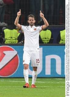 Fußball Champions League 3. Spieltag Bayer Leverkusen - AS Rom am 20.10.2015 in der BayArena in Leverkusen Torjubel zum 2:3 durch Miralem Pjanic ( Rom ) xRx
