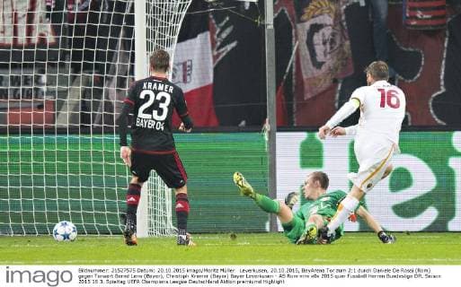 Leverkusen, 20.10.2015, BayArena Tor zum 2:1 durch Daniele De Rossi (Rom) gegen Torwart Bernd Leno (Bayer), Christoph Kramer (Bayer) Bayer Leverkusen - AS Rom mm