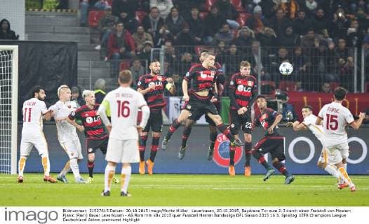 Leverkusen, 20.10.2015, BayArena Tor zum 2:3 durch einen Freistoß von Miralem Pjanic (Rom) Bayer Leverkusen - AS Rom mm