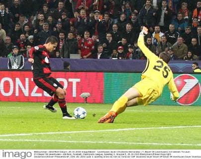 Leverkusen Javier Chicharito Hernandez ( 7, Bayer 04 Leverkusen) mit seinem Tor zum 2:0 Bayer 04 Leverkusen - AS Rom, Fussball, Champions League, Spieltag 3, Gruppe E, 20.10.2015 Deutzmann Eibner Copyright: Deutzmann Eibner-Pressefoto EP_CDN