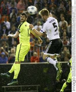MUSTAFI (V) MITROVIC (G) . Jornada 3 de Champions League, partido entre Valencia CF y KAA Gent en el estadio de Mestalla de Valencia, Valencia - Spain 20 Octubre 2015. PHOTO: Amparo Simo 