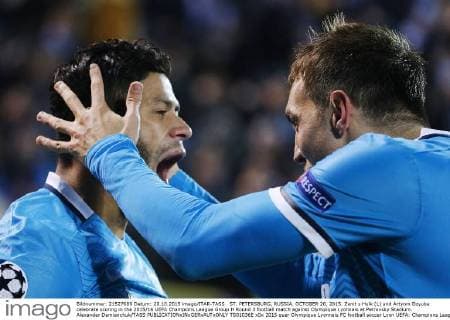 ST. PETERSBURG, RUSSIA. OCTOBER 20, 2015. Zenit s Hulk (L) and Artyom Dzyuba celebrate scoring in the 2015 16 UEFA Champions League Group H Round 3 football match against Olympique Lyonnais at Petrovsky Stadium. Alexander Demianchuk TASS  TS01036E