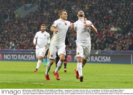 Leverkusen Torjubel nach de. 2:3 v.l. Lucas Digne ( 3, AS Rom) und Miralem Pjanic ( 15, AS Rom) (Torschuetze) Bayer 04 Leverkusen - AS Rom, Fussball, Champions League, Spieltag 3, Gruppe E, 20.10.2015 Deutzmann Eibner Copyright: Deutzmann Eibner-Pressefoto EP_CDN