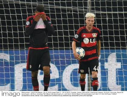20.10.2015, Fussball, Saison 2015 2016, Champions League, 2015 16, Vorrunde, Bayer 04 Leverkusen - AS Rom, Jonathan Tah (Bayer 04 Leverkusen), li., und Kevin Kampl (Bayer 04 Leverkusen) nach dem 2:4