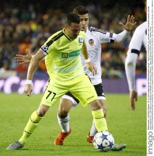 GAYA (V) MILICEVIC (G). Jornada 3 de Champions League, partido entre Valencia CF y KAA Gent en el estadio de Mestalla de Valencia, Valencia - Spain 20 Octubre 2015. PHOTO: Amparo Simo 