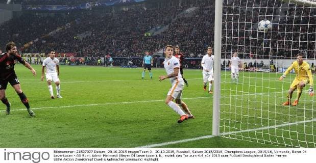 20.10.2015, Fussball, Saison 2015 2016, Champions League, 2015 16, Vorrunde, Bayer 04 Leverkusen - AS Rom, Admir Mehmedi (Bayer 04 Leverkusen), li., erzielt das Tor zum 4:4
