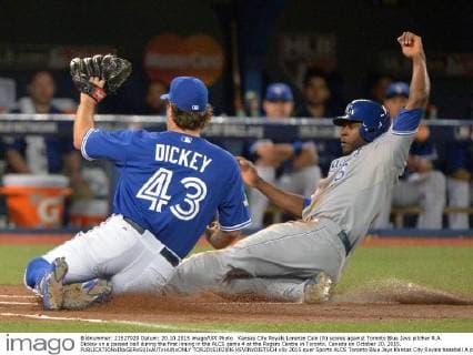 Kansas City Royals Lorenzo Cain (R) scores against Toronto Blue Jays pitcher R.A. Dickey on a passed ball during the first inning in the ALCS game 4 at the Rogers Centre in Toronto, Canada on October 20, 2015.  TOR2015102006 KEVINxDIETSCH