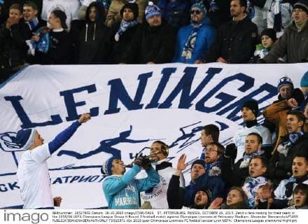 ST. PETERSBURG, RUSSIA. OCTOBER 20, 2015. Zenit s fans rooting for their team in the 2015 16 UEFA Champions League Group H Round 3 football match against Olympique Lyonnais at Petrovsky Stadium. Alexander Demianchuk TASS  TS010371