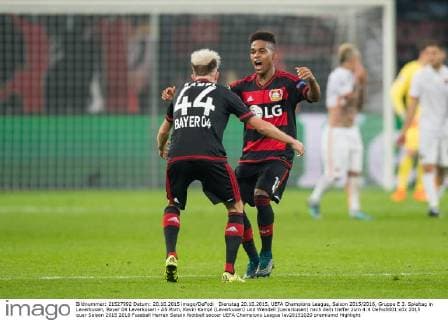 Dienstag 20.10.2015, UEFA Champions League, Saison 2015 2016, Gruppe E 3. Spieltag in Leverkusen, Bayer 04 Leverkusen - AS Rom, Kevin Kampl (Leverkusen) und Wendell (Leverkusen) nach dem treffer zum 4:4 DeFodi001