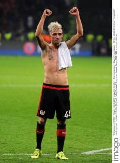 Championsleague: Bayer 04 Leverkusen - AS Rom 20.10.2015. Kevin Kampl (LEV) jubelt vor dem Fanblock. HM