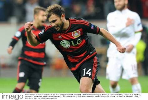 Fussball, UEFA Champions League, Herren, Saison 2015 2016, Gruppe E, 3. Spieltag, BayArena Leverkusen, Bayer Leverkusen (rot) - AS Roma (weiss); Jubel Admir Mehmedi (Leverkusen) nach seinem Tor zum 4:4 Ausgleich. Jubel, Freude, Aktion.