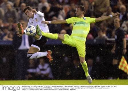 Milicevic Danijel midfielder of KAA Gent battles for the ball with Jose Gaya defender of Valencia CF FOOTBALL : Valence vs La gantoise - Ligue des Champions - 20 10 2015 Photonews Panoramic 