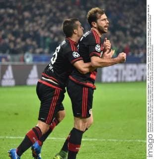 20.10.2015, Fussball, Saison 2015 2016, Champions League, 2015 16, Vorrunde, Bayer 04 Leverkusen - AS Rom, Jubel Admir Mehmedi (Bayer 04 Leverkusen), re., und Giulio Donati (Bayer 04 Leverkusen)