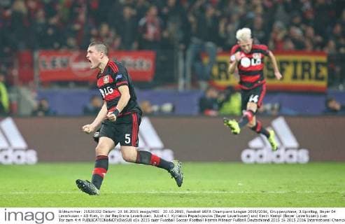 20.10.2015, Fussball UEFA Champions League 2015 2016, Gruppenphase, 3.Spieltag, Bayer 04 Leverkusen - AS Rom, in der BayArena Leverkusen. Jubel v.l. Kyriakos Papadopoulos (Bayer Leverkusen) und Kevin Kampl (Bayer Leverkusen) zum Tor zum 4:4 