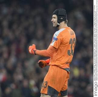FuÃŸball, Champions League, FC Arsenal - FC Bayern MÃ¼nchen 20.10.2015. Emirates Stadium, London, England. UEFA Champions League Football. Arsenal versus Bayern Munich. Petr Cech celebrates his sides second goal. xNigelxCookex  ActionPlus11674064