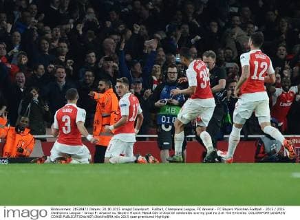 Fußball, Champions League, FC Arsenal - FC Bayern München Football - 2015 2016 Champions League - Group F: Arsenal vs. Bayern Munich Mesut Ozil of Arsenal celebrates scoring goal no 2 at The Emirates. COLORSPORT ANDREW COWIE 