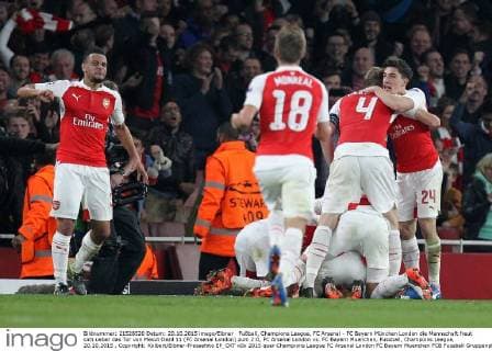 Fußball, Champions League, FC Arsenal - FC Bayern München London die Mannschaft freut sich ueber das Tor von Mesut Oezil 11 (FC Arsenal London) zum 2:0, FC Arsenal London vs. FC Bayern Muenchen, Fussball, Champoins League, 20.10.2015 , Copyright: Kolbert Eibner-Pressefoto EP_CKT