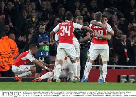 Fußball, Champions League, FC Arsenal - FC Bayern München London die Mannschaft freut sich ueber das Tor von Mesut Oezil 11 (FC Arsenal London) zum 2:0, FC Arsenal London vs. FC Bayern Muenchen, Fussball, Champoins League, 20.10.2015 , Copyright: Kolbert Eibner-Pressefoto EP_CKT