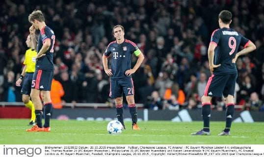 Fußball, Champions League, FC Arsenal - FC Bayern München London l-r: enttaeuschung bei, Thomas Mueller 25 (FC Bayern Muenchen), Philipp Lahm 21 (FC Bayern Muenchen) und Robert Lewandowski 9 (FC Bayern Muenchen), FC Arsenal London vs. FC Bayern Muenchen, Fussball, Champoins League, 20.10.2015 , Copyright: Kolbert Eibner-Pressefoto EP_CKT