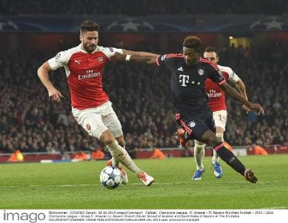 Fußball, Champions League, FC Arsenal - FC Bayern München Football - 2015 2016 Champions League - Group F: Arsenal vs. Bayern Munich Olivier Giroud of Arsenal and David Alaba of Bayern at The Emirates. COLORSPORT ANDREW COWIE 