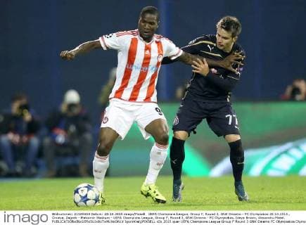 UEFA Champions League, Group F, Round 3, GNK Dinamo - FC Olympiakos 20.10.2015., Croatia, Zagreb - Maksimir Stadium - UEFA Champions League, Group F, Round 3, GNK Dinamo - FC Olympiakos. Ideye Brown, Alexandru Matel.  IgorxKralj PIXSELL