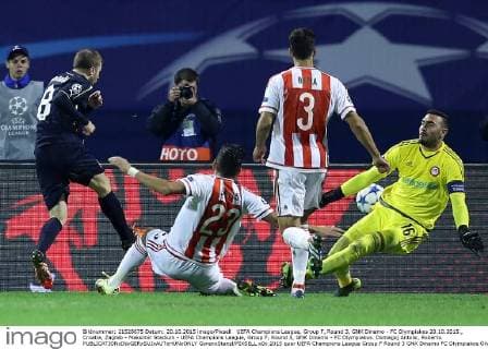 UEFA Champions League, Group F, Round 3, GNK Dinamo - FC Olympiakos 20.10.2015., Croatia, Zagreb - Maksimir Stadium - UEFA Champions League, Group F, Round 3, GNK Dinamo - FC Olympiakos. Domagoj Antolic, Roberto.  GoranxStanzl PIXSELL