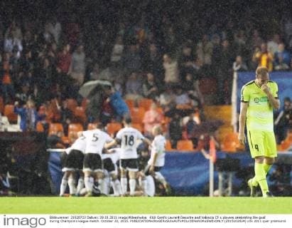 KAA Gent’s Laurent Depoitre and Valencia CF s players celebrating the goal during Champions league match. October 20, 2015.  (2015102024)