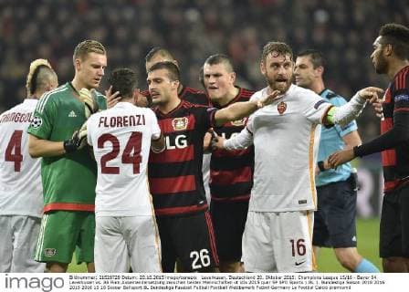 Leverkusen, Deutschland 20. Oktober 2015: Champions League 15 16 - Bayer 04 Leverkusen vs. AS Rom Auseinandersetzung zwischen beiden Mannschaften ot