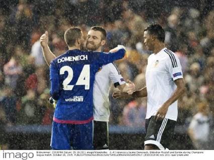 (L-R) Valencia s Jaume Domenech, Shkodran Mustafi and Santos during Champions league match. October 20, 2015.  (2015102034)